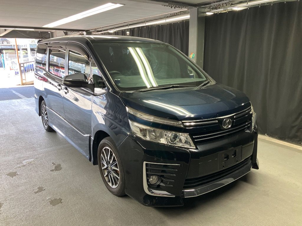 Japan Auction Vehicles 7 2016 Toyota Voxy ZS glitter auction photo