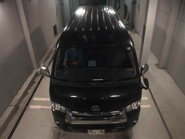 2017 Toyota Hiace GL auction photo 6