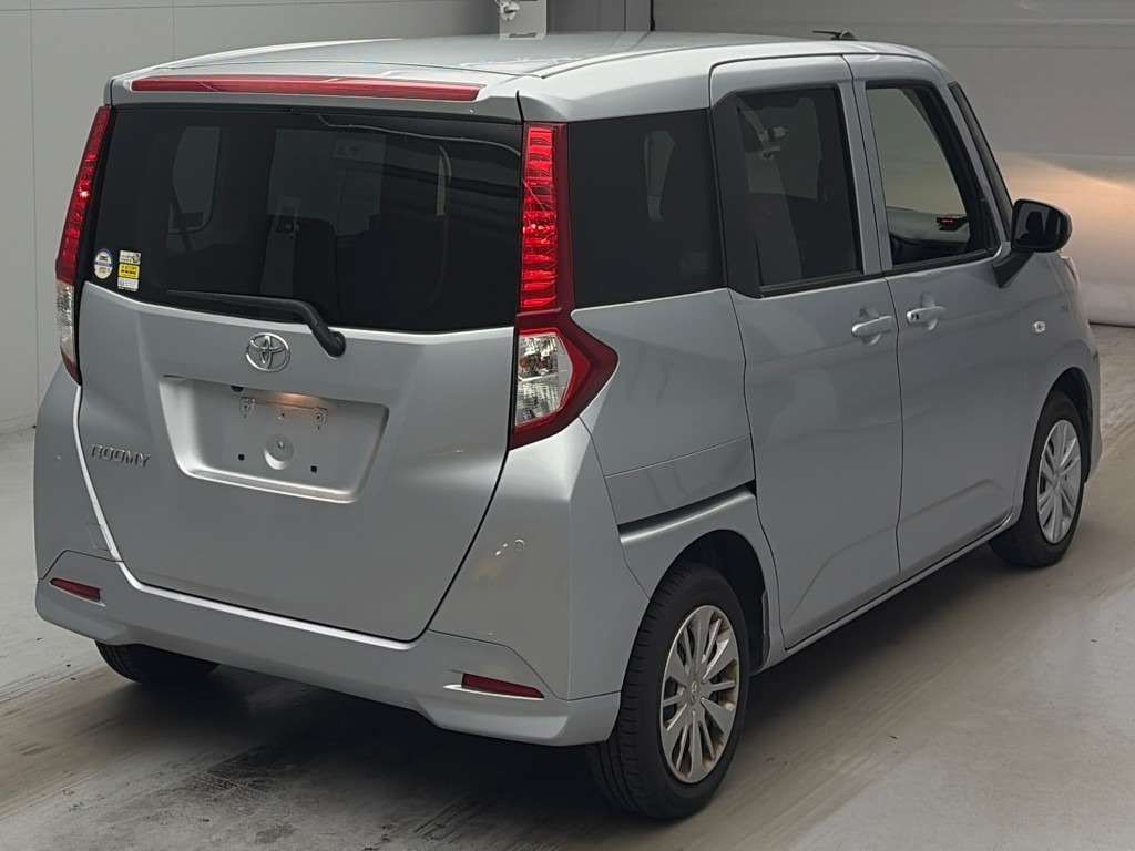 2022 Toyota Roomy X auction photo 2