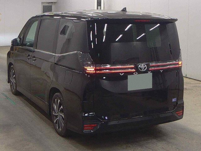 2024 Toyota Voxy S-Z auction photo 2