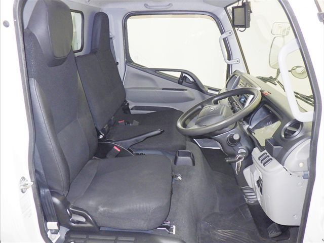 2018 Mitsubishi Fuso Canter Refrigerated and frozen trucks auction photo 6