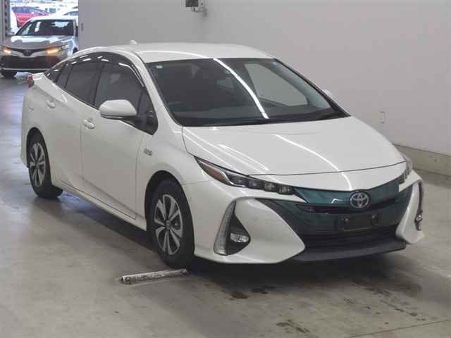 2018 Toyota Prius PHEV Sナビパッケージ・セーフティプラ Japan auction vehicle