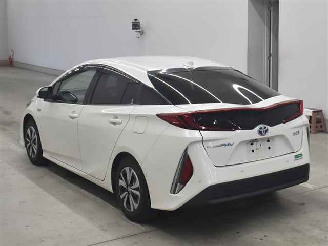 2018 Toyota Prius PHEV Sナビパッケージ・セーフティプラ auction photo 2