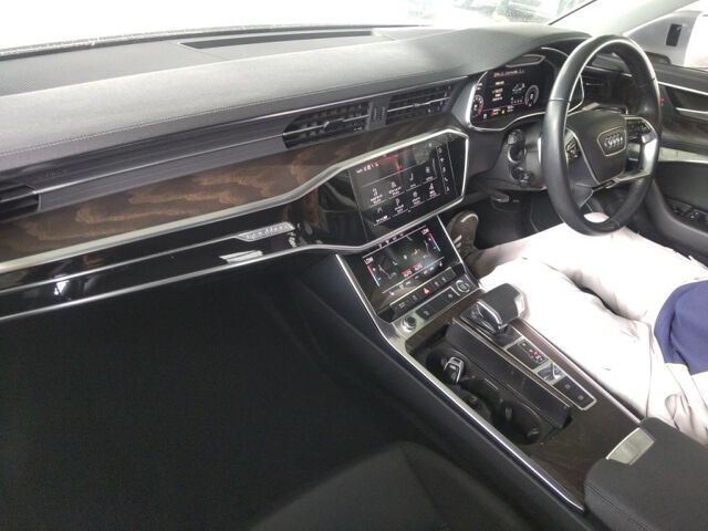 2019 Audi A6 Avant 55TFSIクワデビュ 4WD auction photo 3