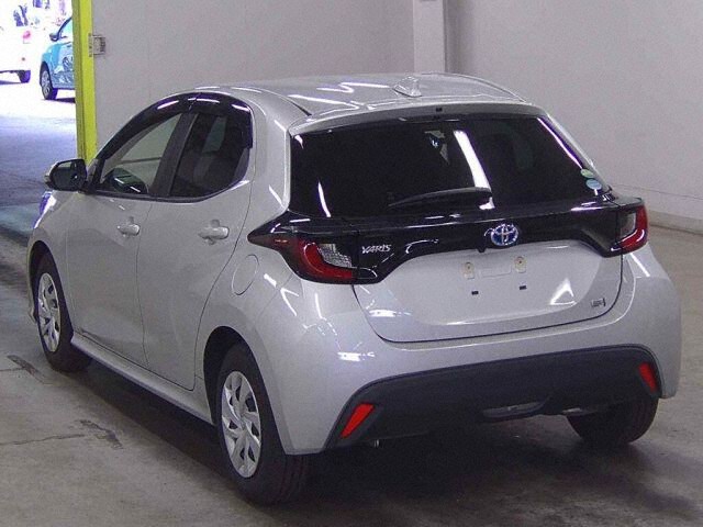 2021 Toyota Yaris Hybrid X auction photo 2