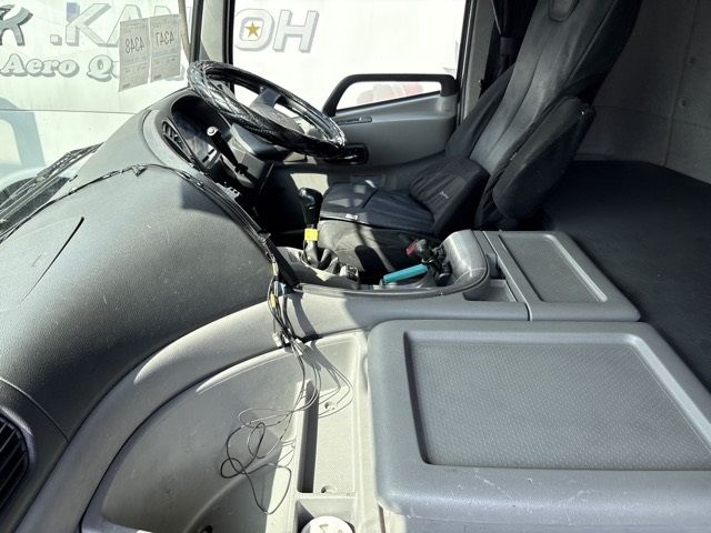 2015 Nissan Diesel クオン Tractor set carrier semi-trailer auction photo 5