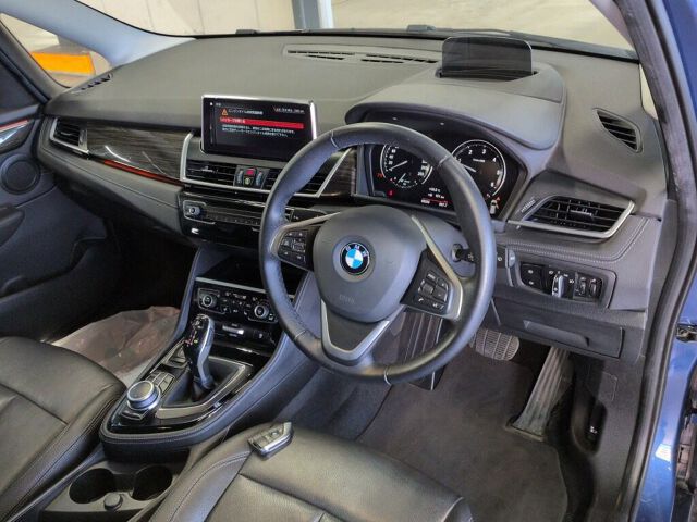 2021 BMW 2 Series 218Dグランツアラグ auction photo 3