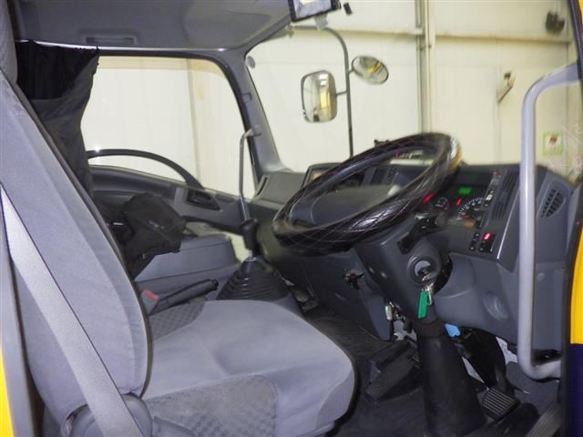 2011 Isuzu Forward Van auction photo 6