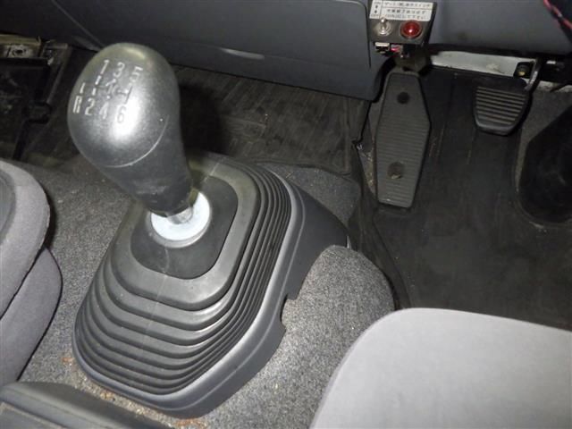 2011 Isuzu Forward Van auction photo 8