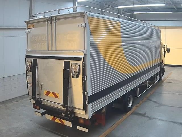 2011 Isuzu Forward Van auction photo 2