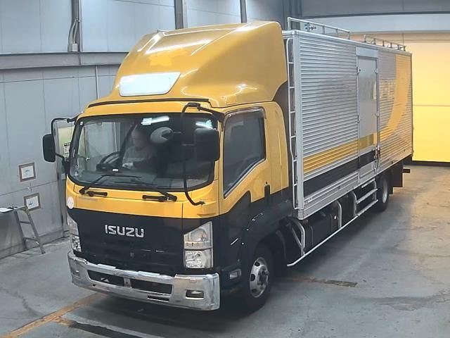 2011 Isuzu Forward Van Japan auction vehicle