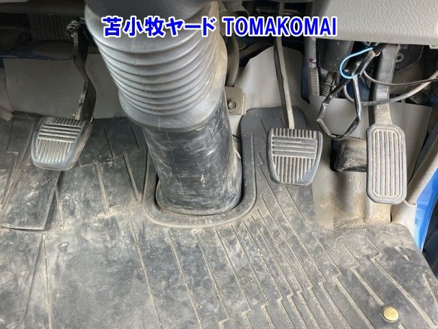 2015 Toyota Dyna Wキャブ 4WD auction photo 3