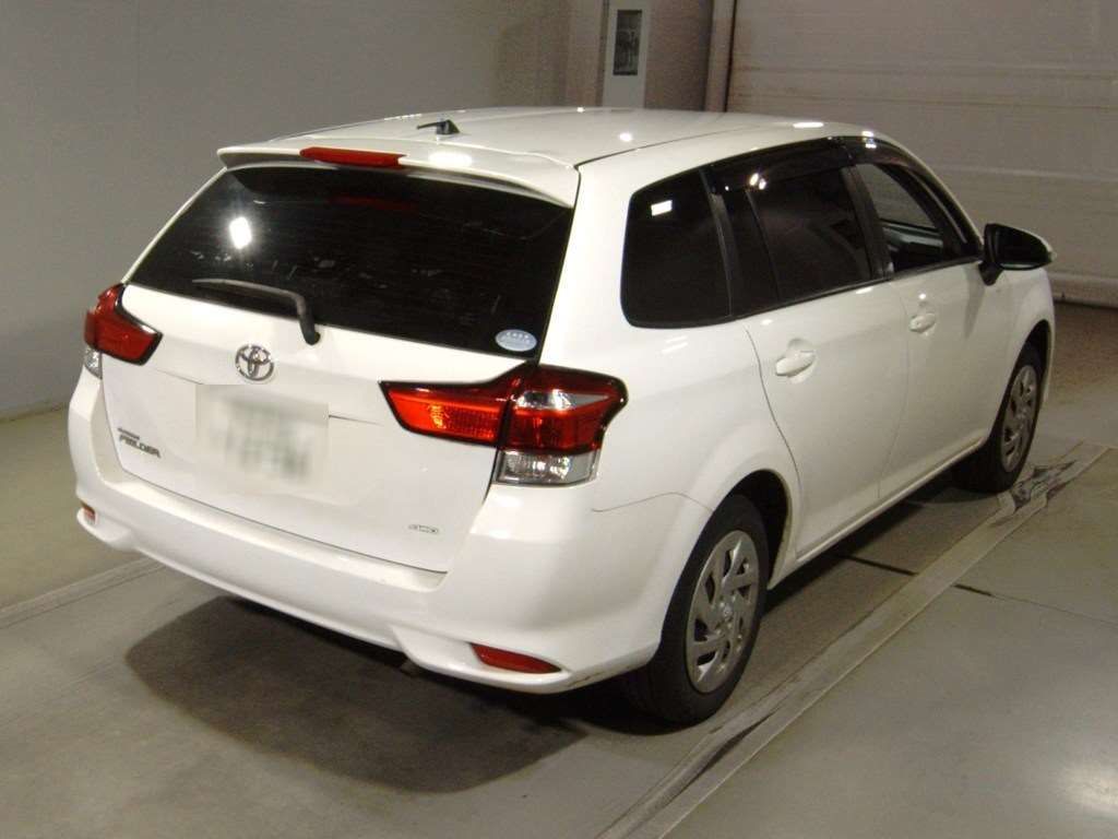 2020 Toyota Corolla Fielder EX 4WD auction photo 2