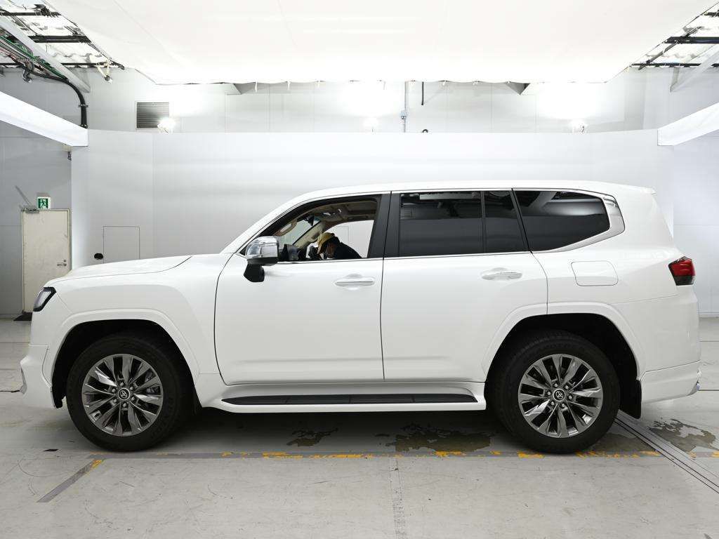 2024 Toyota Land Cruiser ZX 4WD auction photo 4