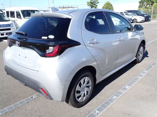 2020 Toyota Yaris 4WD X auction photo 2