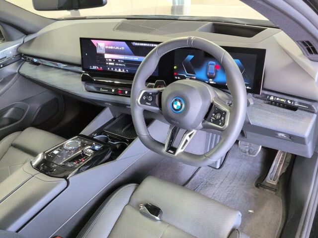 2023 BMW i5 I5EDRIVE40ファー auction photo 3
