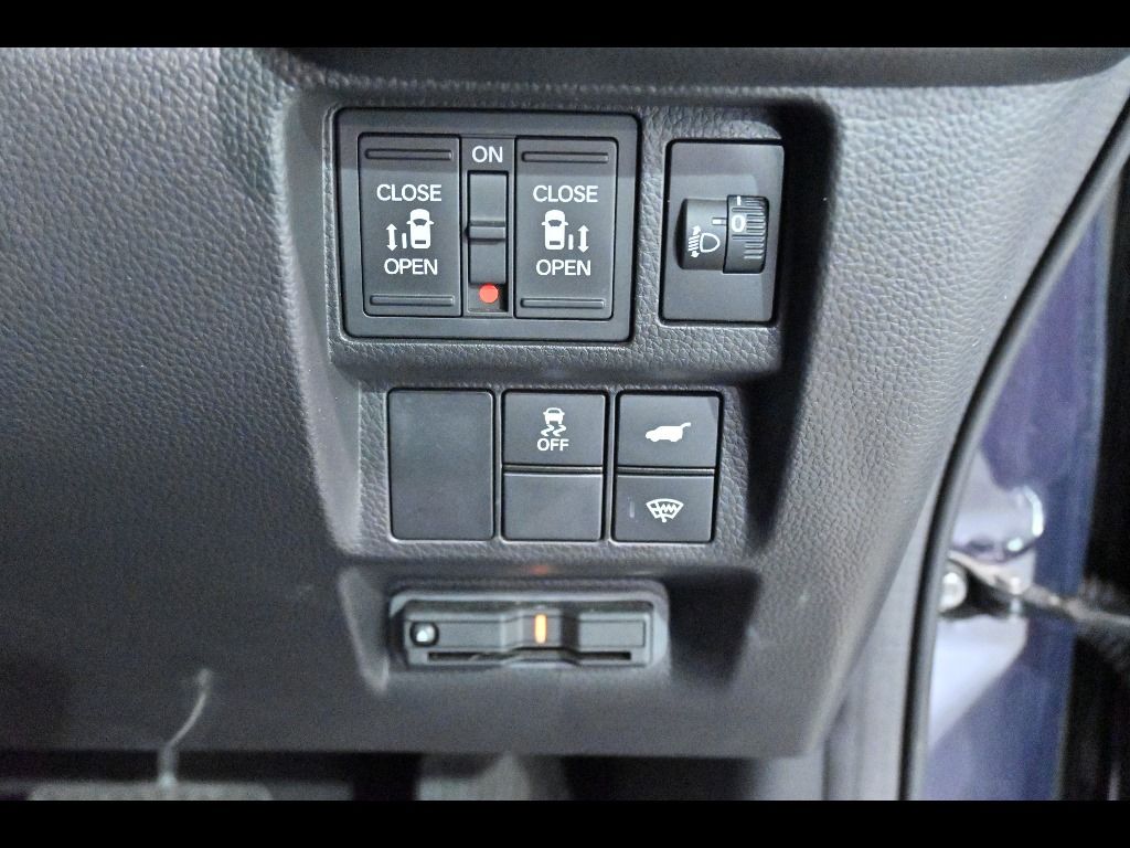 2022 Honda Stepwgn 4WD 7人 auction photo 9