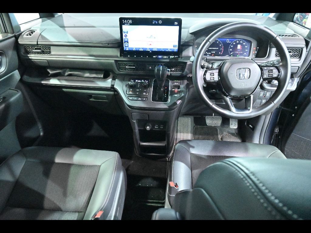 2022 Honda Stepwgn 4WD 7人 auction photo 3