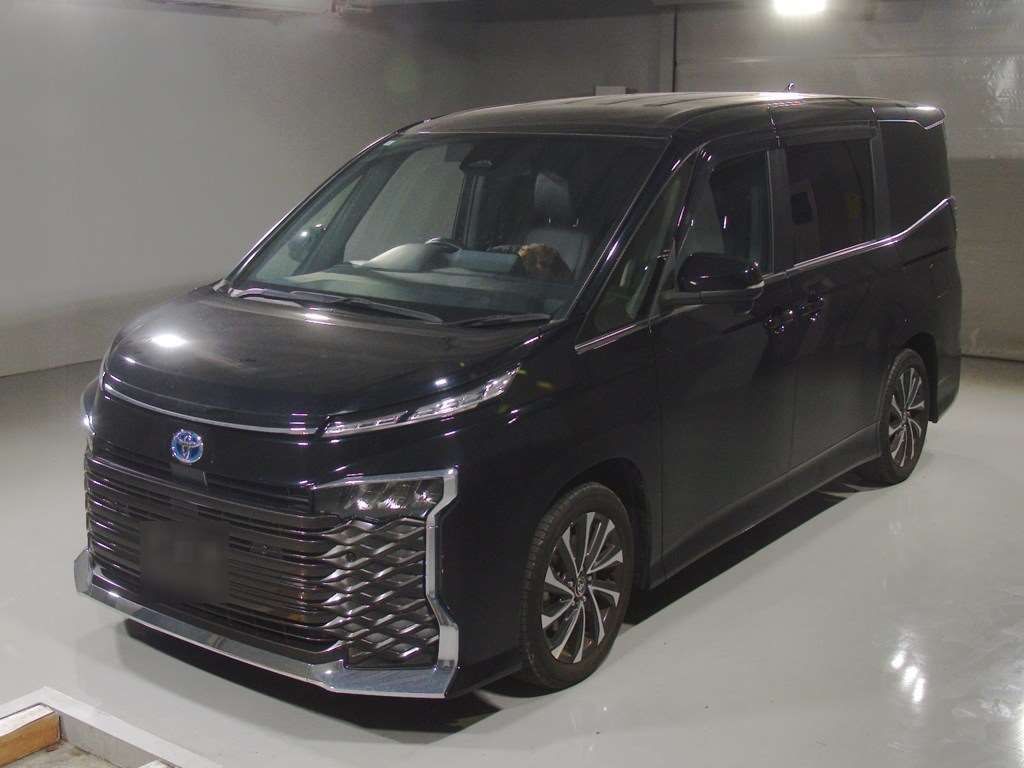 Japan Auction Vehicles 4 2023 Toyota Voxy ハイブリッドS-Z auction photo