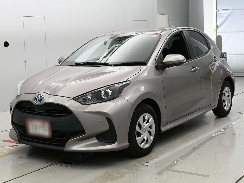 Japan Auction Vehicles 14 2021 Toyota Yaris ハイブリッドX auction photo