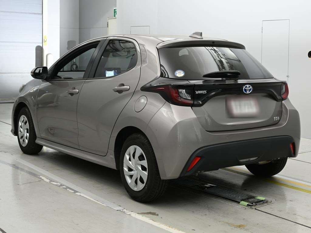 2021 Toyota Yaris ハイブリッドX auction photo 6