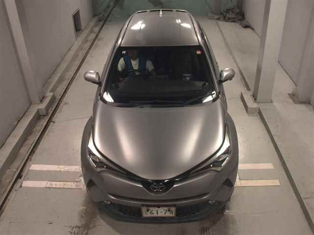 2017 Toyota C-HR G auction photo 6