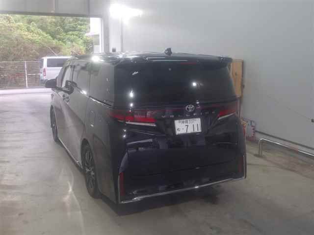 2025 Toyota Vellfire Z Premier auction photo 2