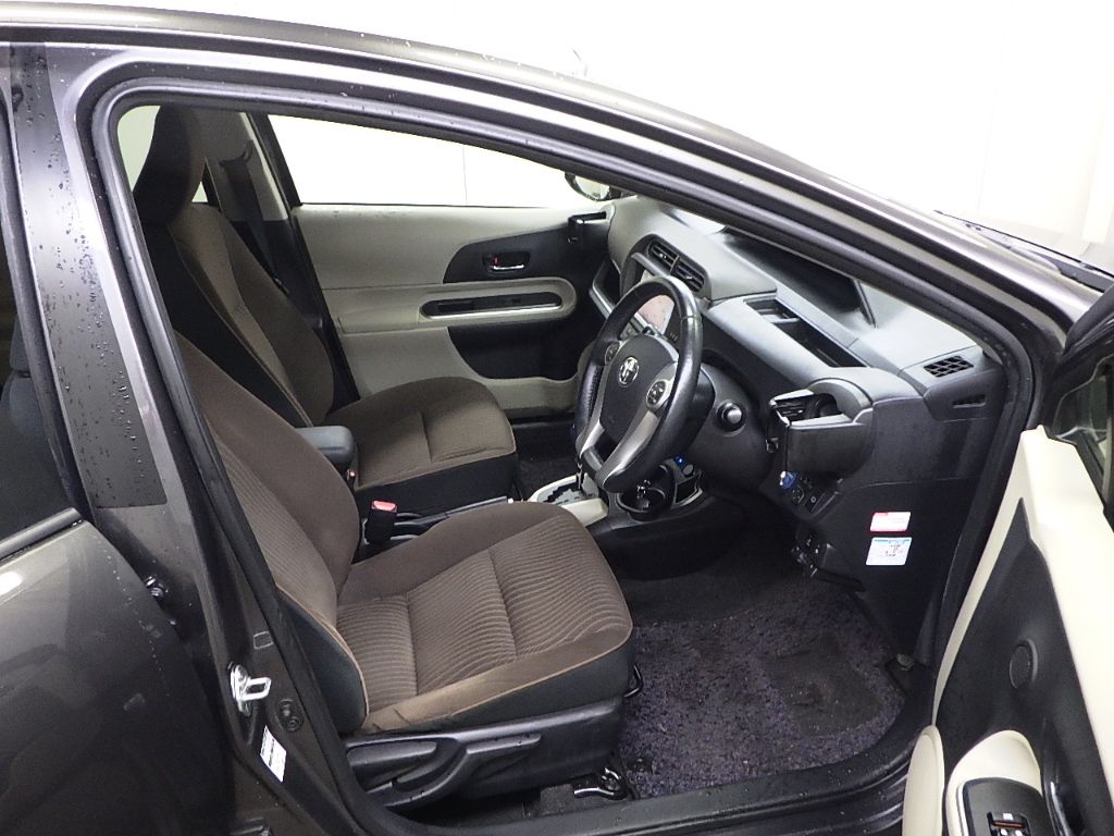 2014 Toyota Aqua G auction photo 6