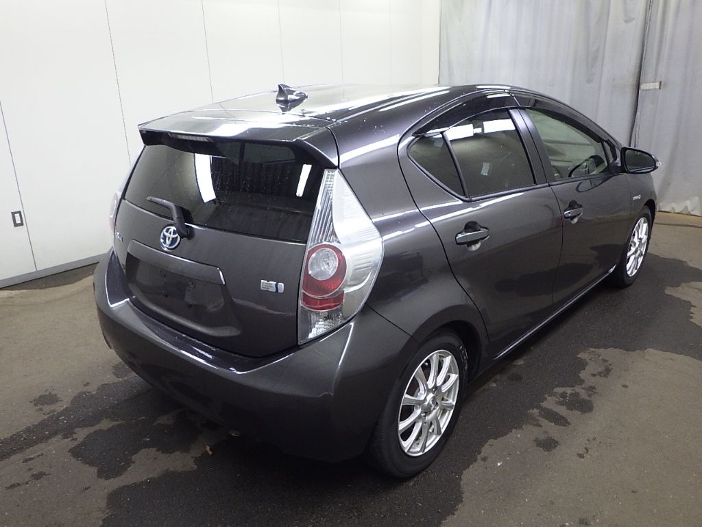 2014 Toyota Aqua G auction photo 2