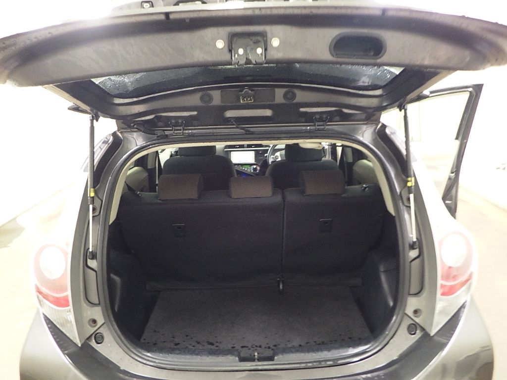 2014 Toyota Aqua G auction photo 8