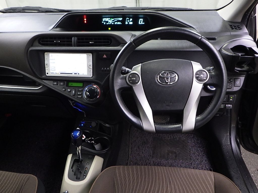 2014 Toyota Aqua G auction photo 3