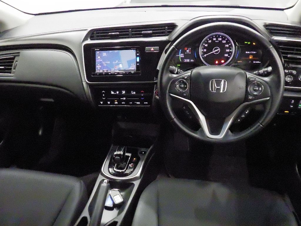 2019 Honda Grace Hybrid LX Honda Sensing auction photo 3