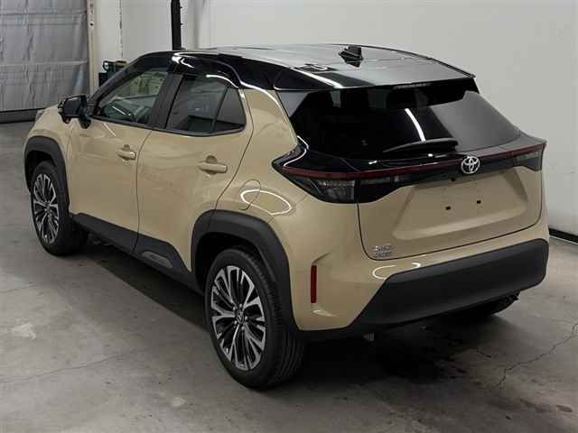2023 Toyota Yaris Cross Z auction photo 2