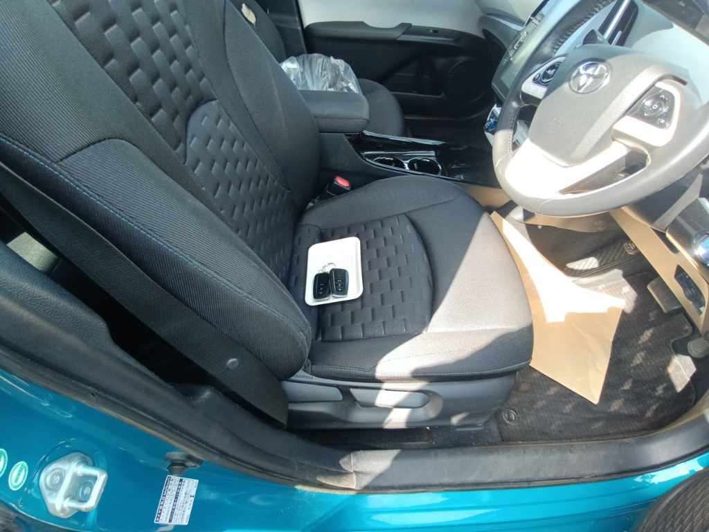 2017 Toyota Prius PHEV A auction photo 10