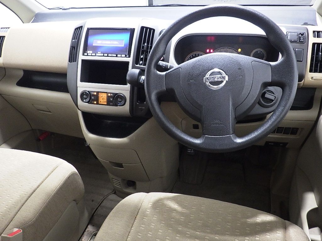 2006 Nissan Serena 20S auction photo 3