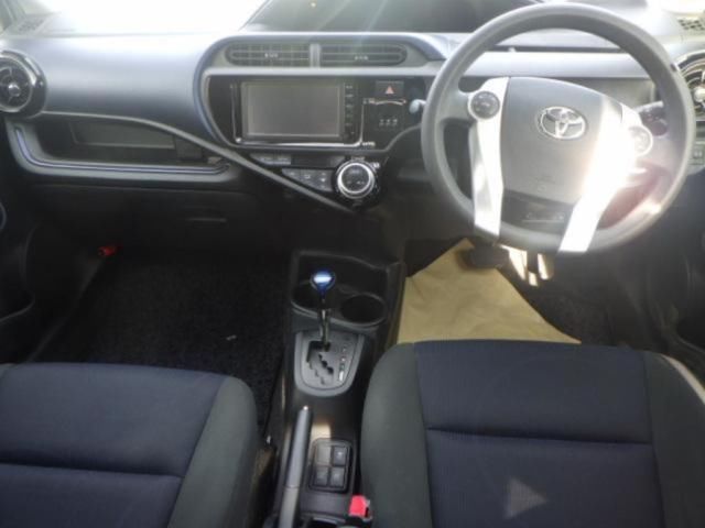 2015 Toyota Aqua S auction photo 3