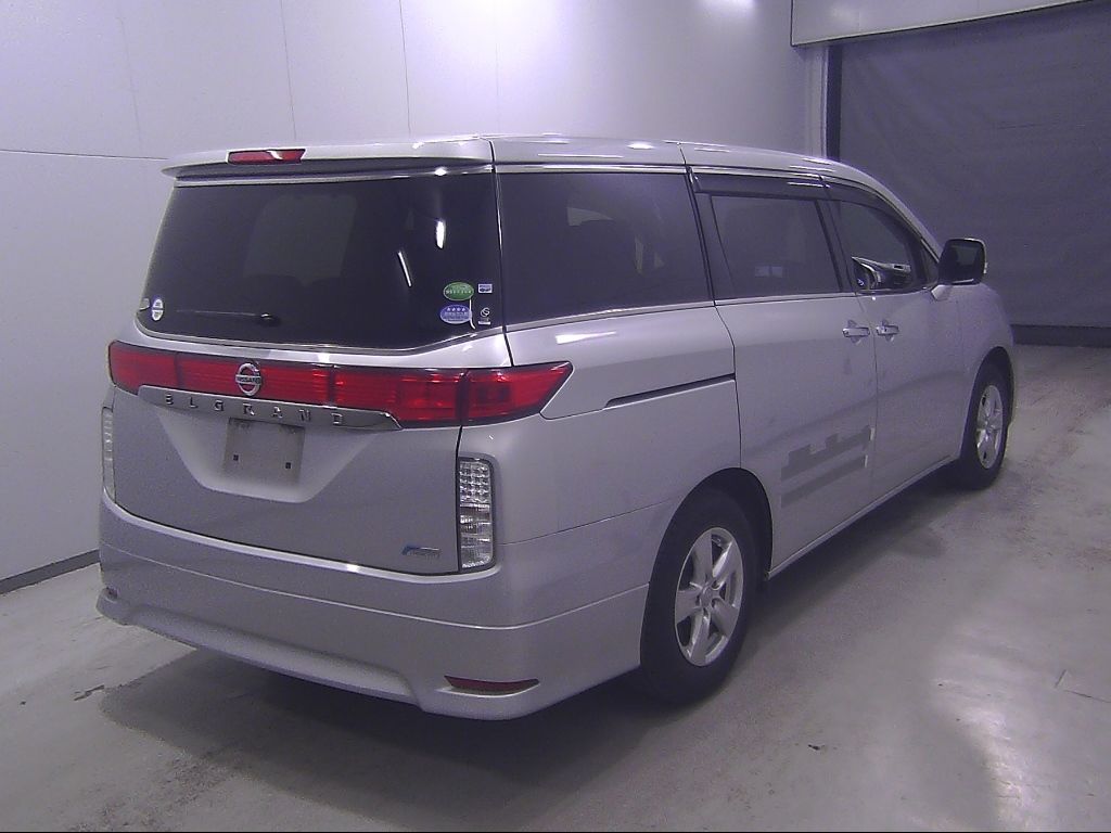 2013 Nissan Elgrand 250XG auction photo 2