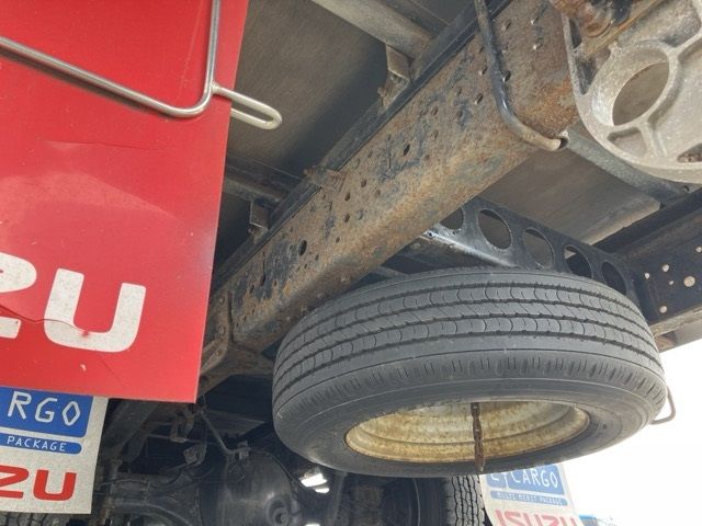 2017 Isuzu Elf Aluminum van auction photo 8