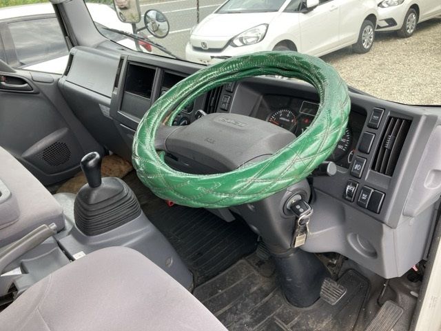 2017 Isuzu Elf Aluminum van auction photo 5