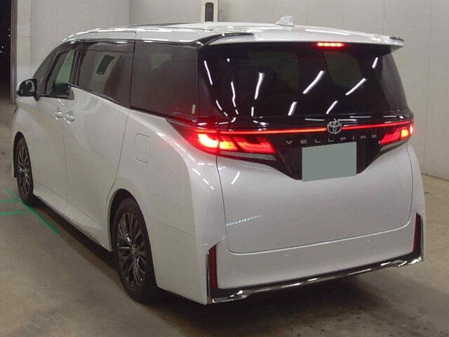 2025 Toyota Vellfire Z Premier auction photo 2