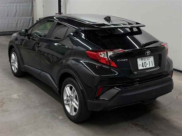 2023 Toyota C-HR S-T auction photo 2
