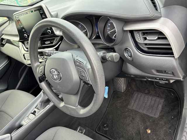 2023 Toyota C-HR S-T auction photo 3