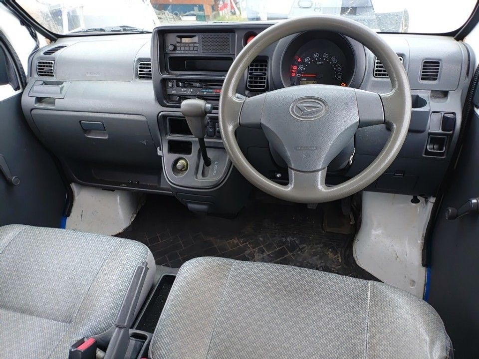 2015 Daihatsu ハイゼット カーゴ auction photo 3