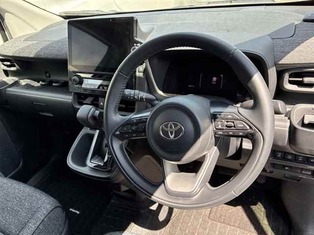 2022 Toyota Sienta Z auction photo 3