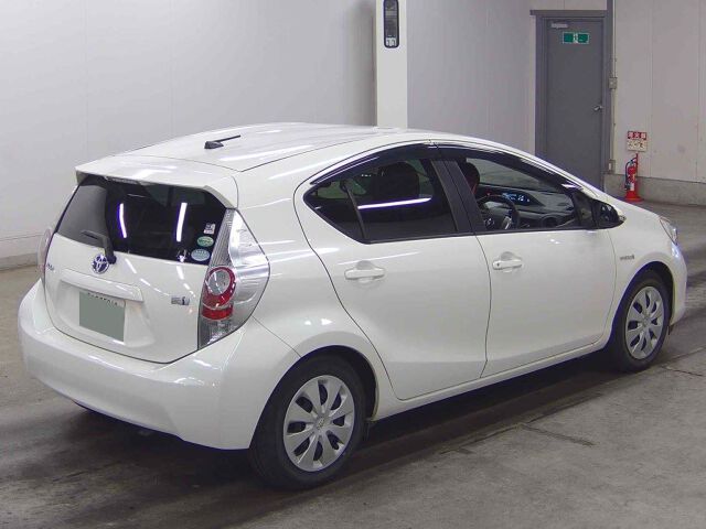2014 Toyota Aqua auction photo 5