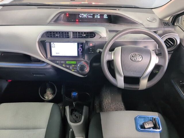 2014 Toyota Aqua auction photo 3
