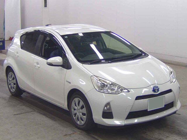 2014 Toyota Aqua Japan auction vehicle