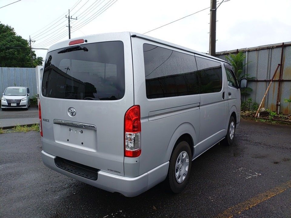 2021 Toyota Hiace auction photo 2