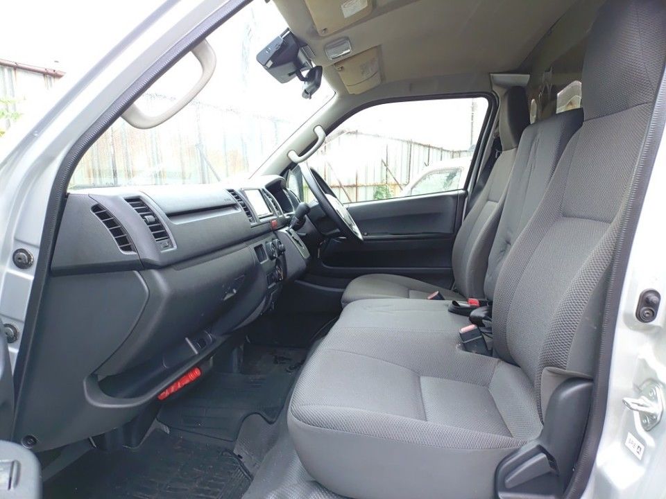 2021 Toyota Hiace auction photo 16