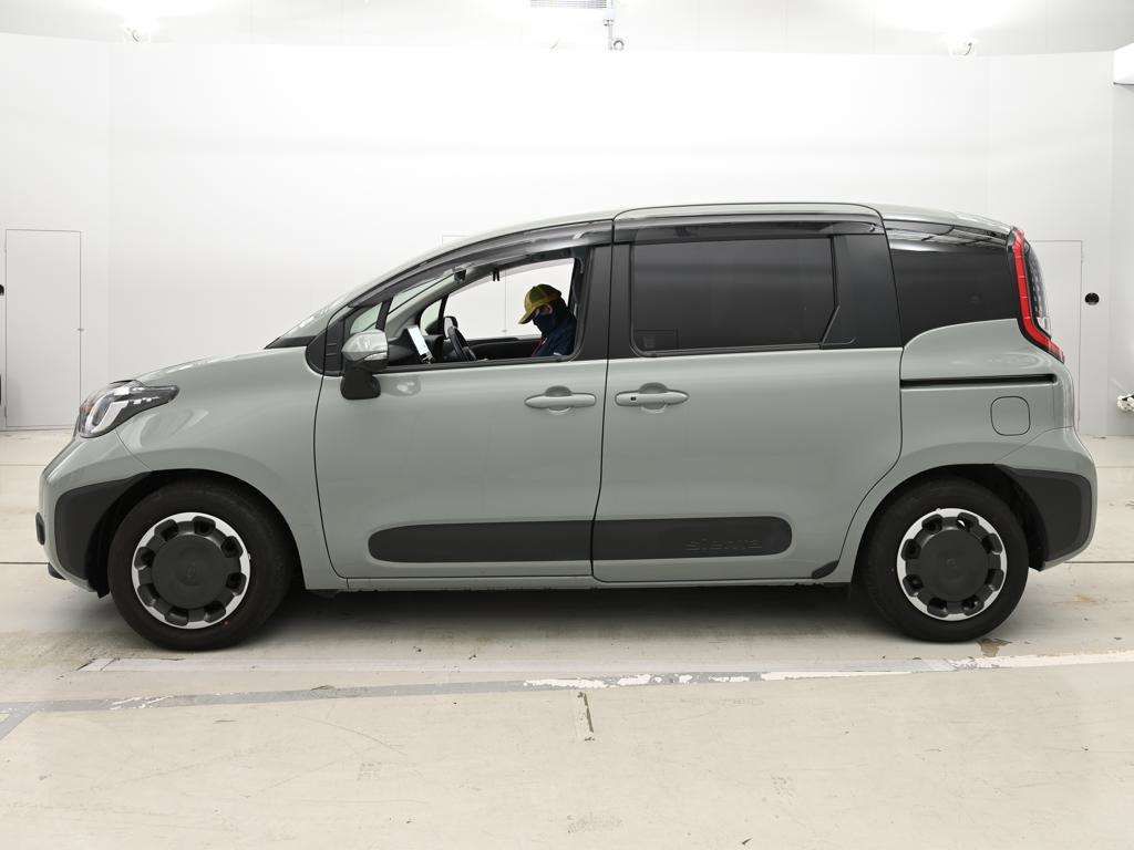 2023 Toyota Sienta ハイブリッドZ auction photo 4